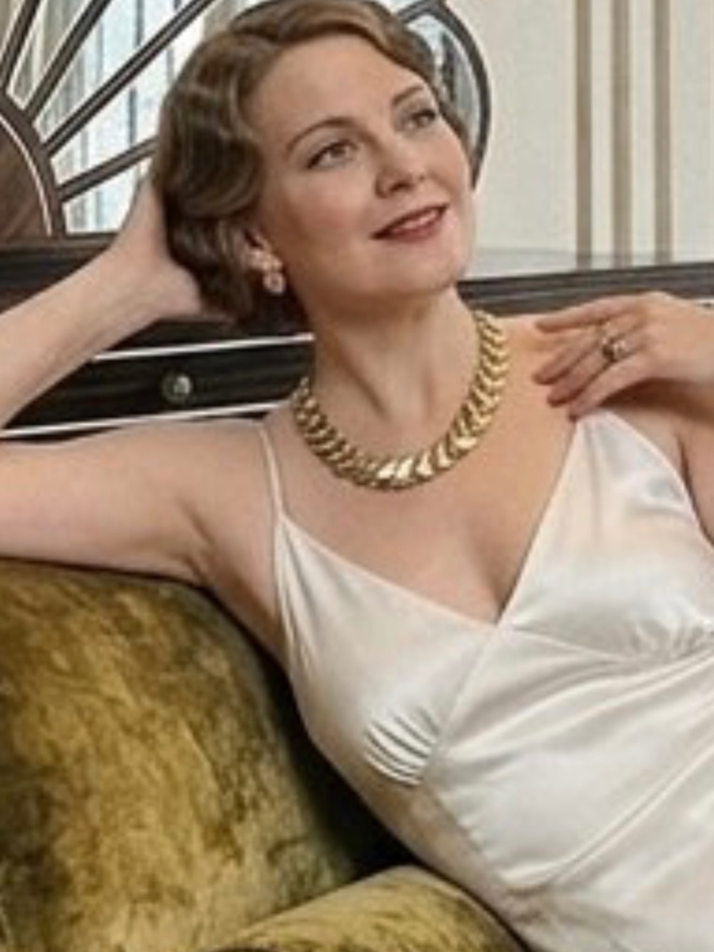 Vintage Art Deco Gold Tone Scalloped Fan Link Choker Collar Necklace